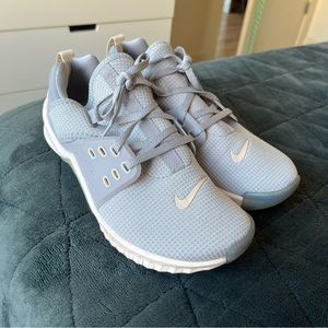 Women's NIKE Metcon Training Shoes Size 7 Gray